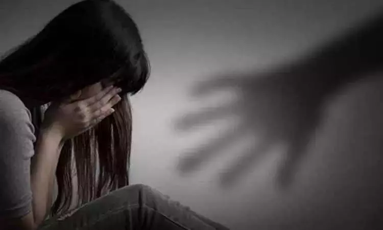 கூட்டு பாலியல் வன்கொடுமை வழக்கு; பாதிக்கப்பட்ட இளம்பெண்ணை பலாத்காரம் செய்த வழக்கறிஞர் கூட்டு பாலியல் வன்கொடுமை வழக்கு; பாதிக்கப்பட்ட இளம்பெண்ணை பலாத்காரம் செய்த வழக்கறிஞர்