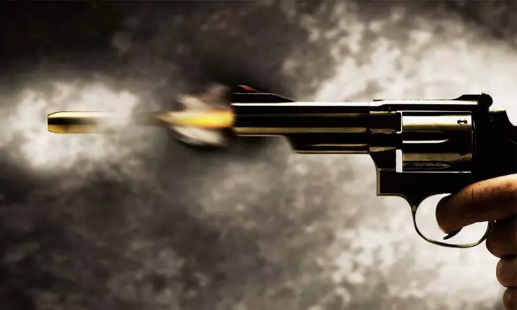 காதலியை சுட்டுக்கொன்று இளைஞர் தற்கொலை முயற்சி - அதிர்ச்சி சம்பவம் காதலியை சுட்டுக்கொன்று இளைஞர் தற்கொலை முயற்சி - அதிர்ச்சி சம்பவம்