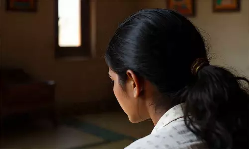 படிப்பதாக கூறி காதலனுடன் குடும்பம் நடத்திய இளம்பெண்.. காதல் கசந்ததால் எடுத்த விபரீத முடிவு