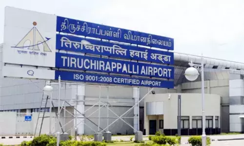 இலங்கையில் மோசமான வானிலை: சென்னையில் இருந்து புறப்பட்ட விமானம் திருச்சியில் தரையிறக்கம் இலங்கையில் மோசமான வானிலை: சென்னையில் இருந்து புறப்பட்ட விமானம் திருச்சியில் தரையிறக்கம்