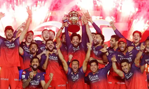 ஐ.பி.எல் 2026: நடப்பு சாம்பியன் ஆர்சிபி தக்கவைத்துள்ள வீரர்களின் முழு விவரம்