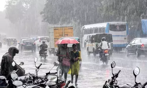 தீவிரமடையும் வடகிழக்கு பருவமழை: 4 மாவட்டங்களில் இன்று மிக கனமழைக்கு வாய்ப்பு தீவிரமடையும் வடகிழக்கு பருவமழை: 4 மாவட்டங்களில் இன்று மிக கனமழைக்கு வாய்ப்பு