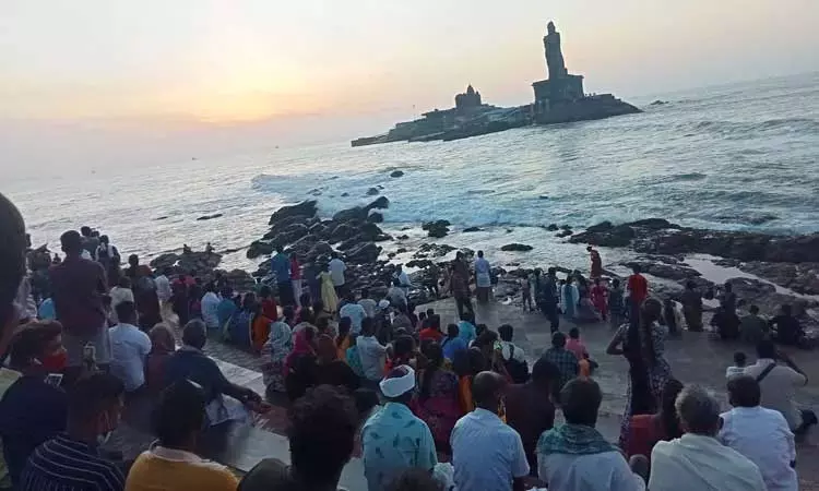 கன்னியாகுமரியில் அய்யப்ப பக்தர்கள் சீசன் நாளை தொடக்கம்.. பாதுகாப்பு ஏற்பாடுகளை ஆய்வு செய்த போலீஸ் சூப்பிரண்டு கன்னியாகுமரியில் அய்யப்ப பக்தர்கள் சீசன் நாளை தொடக்கம்.. பாதுகாப்பு ஏற்பாடுகளை ஆய்வு செய்த போலீஸ் சூப்பிரண்டு