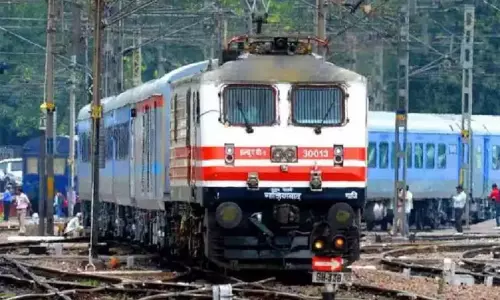 டெல்லி நிஜாமுதீன் எக்ஸ்பிரஸ் ரெயிலுக்கு வெடிகுண்டு மிரட்டல்; பயணிகள் அதிர்ச்சி