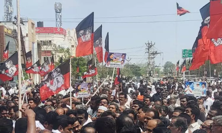 சென்னையில் இன்று நடைபெற இருந்த அ.தி.மு.க. ஆர்ப்பாட்டம் ஒத்திவைப்பு சென்னையில் இன்று நடைபெற இருந்த அ.தி.மு.க. ஆர்ப்பாட்டம் ஒத்திவைப்பு