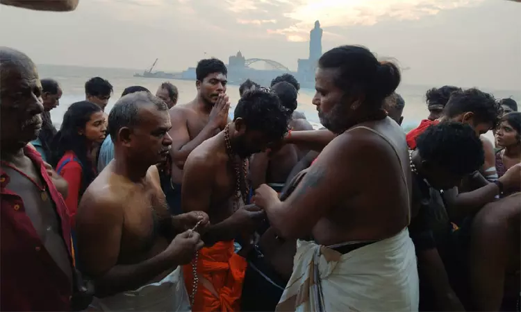 கன்னியாகுமரியில் அய்யப்ப பக்தர்கள் சீசன் தொடங்கியது