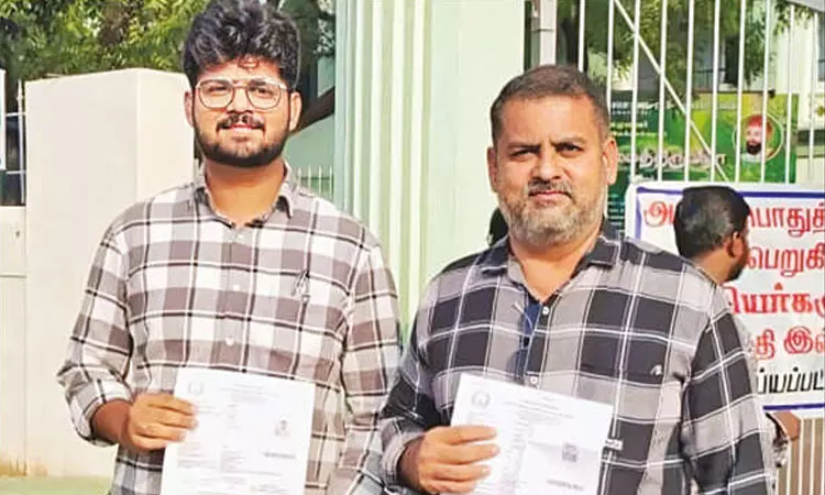 நெல்லையில் ஆச்சரியம்; ஒரே மையத்தில் ஆசிரியர் தகுதி தேர்வு எழுதிய தந்தை-மகன்