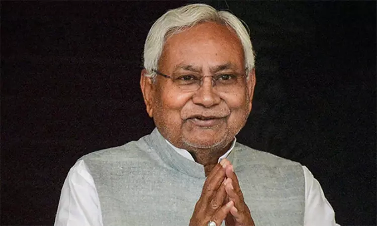 பீகார் முதல்  மந்திரி பதவியை ராஜினாமா செய்தார் நிதீஷ் குமார்