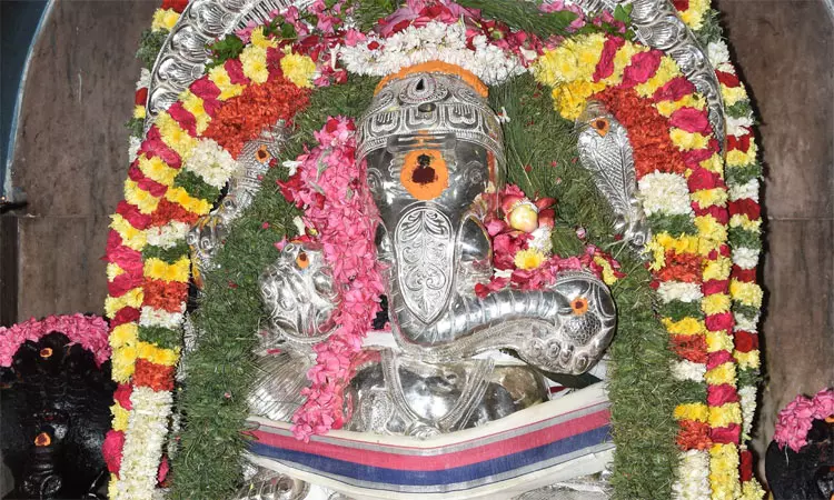 கார்த்திகை மாத பிறப்பு: பழனி மலைக்கோவிலில் சிறப்பு வழிபாடு