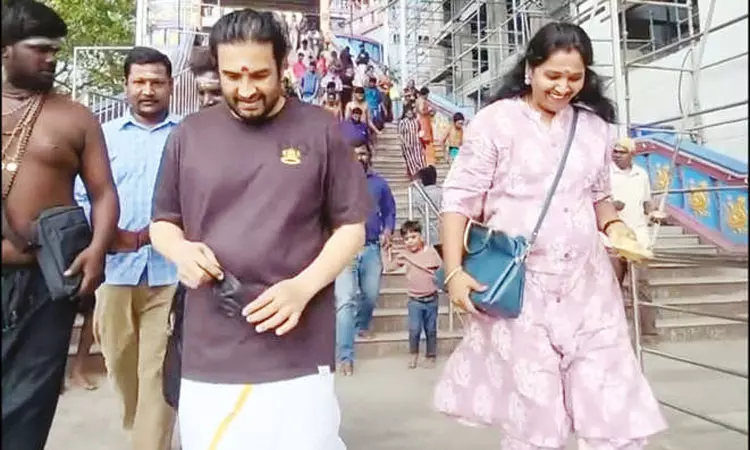 மருதமலை சுப்பிரமணிய சுவாமி கோவிலில் நடிகர் சந்தானம் தரிசனம்