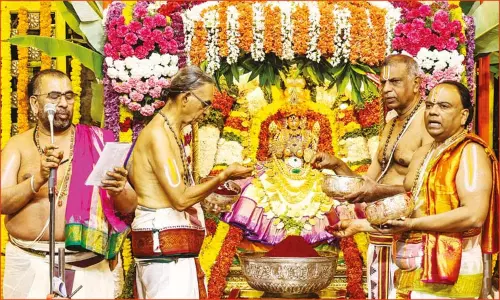 திருச்சானூர் பத்மாவதி தாயார் கோவிலில் லட்ச குங்குமார்ச்சனை திருச்சானூர் பத்மாவதி தாயார் கோவிலில் லட்ச குங்குமார்ச்சனை