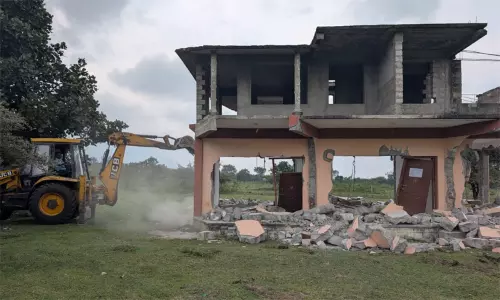 நீலகிரி: யானை வழித்தடத்தில் கட்டப்பட்டிருந்த வீடு இடித்து அகற்றம் நீலகிரி: யானை வழித்தடத்தில் கட்டப்பட்டிருந்த வீடு இடித்து அகற்றம்