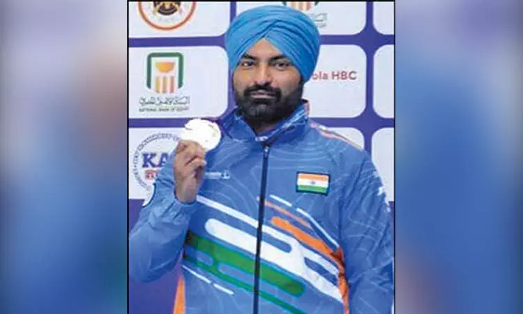 உலக துப்பாக்கி சுடுதல்: வெள்ளிப் பதக்கம் வென்ற இந்திய வீரர்