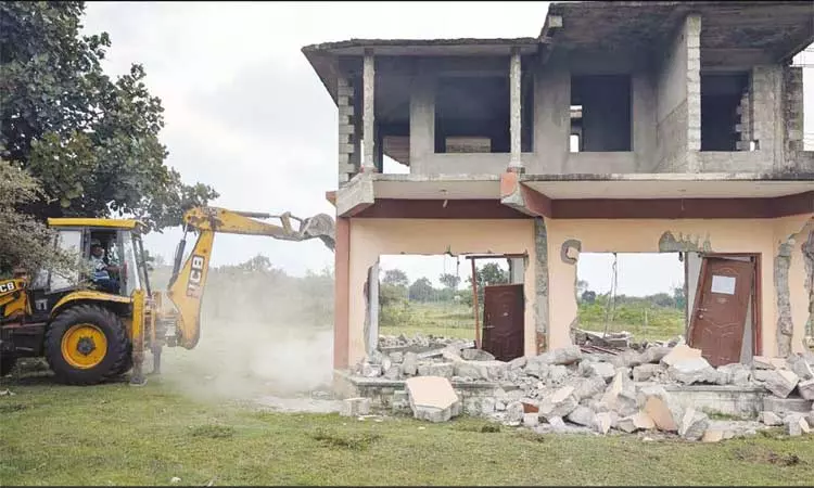 நீலகிரி: யானை வழித்தடத்தில் கட்டப்பட்ட விடுதி, ஐகோர்ட்டு உத்தரவின்படி இடிப்பு