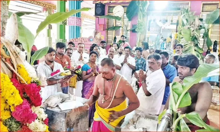 தேரிக்குடியிருப்பு கற்குவேல் அய்யனார் கோவிலில் கள்ளர்வெட்டு திருவிழா தொடங்கியது