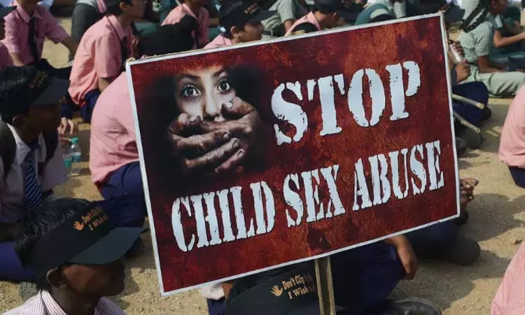 உ.பி: சிறுமியை பாலியல் வன்கொடுமை செய்த இளைஞர் - அதிர்ச்சி சம்பவம்