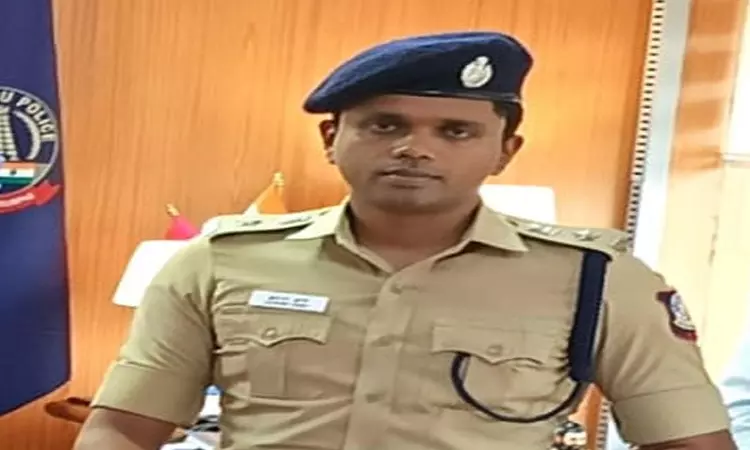 தனியார் வாகனங்களில் சிவப்பு, நீல நிற விளக்குகள் பயன்படுத்த கூடாது: தூத்துக்குடி எஸ்.பி. எச்சரிக்கை தனியார் வாகனங்களில் சிவப்பு, நீல நிற விளக்குகள் பயன்படுத்த கூடாது: தூத்துக்குடி எஸ்.பி. எச்சரிக்கை