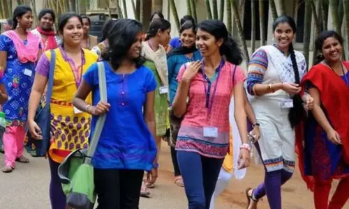 கனமழை எச்சரிக்கை:  புதுச்சேரி, காரைக்காலில் பள்ளி, கல்லூரிகளுக்கு விடுமுறை; அமைச்சர் அறிவிப்பு