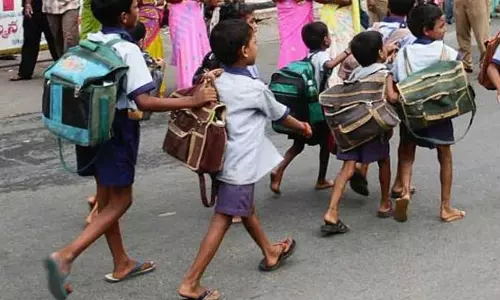 கனமழை எச்சரிக்கை:  கடலூர், விழுப்புரம் மாவட்டங்களில் பள்ளிகளுக்கு மட்டும் விடுமுறை அறிவிப்பு