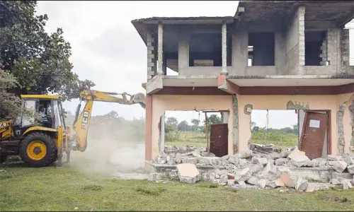 நீலகிரி: யானை வழித்தடத்தில் கட்டப்பட்ட விடுதி, ஐகோர்ட்டு உத்தரவின்படி இடிப்பு