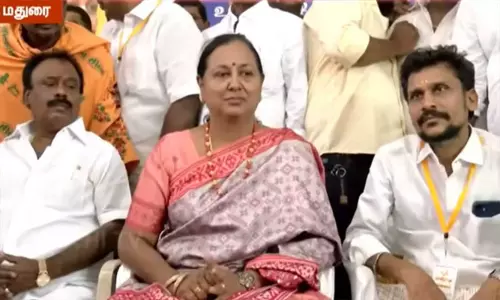 அ.தி.மு.க. முன்னாள் அமைச்சருடன் கூட்டணி பற்றி பேசவில்லை - பிரேமலதா விஜயகாந்த் பேட்டி அ.தி.மு.க. முன்னாள் அமைச்சருடன் கூட்டணி பற்றி பேசவில்லை - பிரேமலதா விஜயகாந்த் பேட்டி