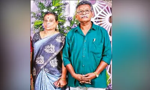 நாய் குறுக்கே பாய்ந்ததில் சாலையில் விழுந்த தம்பதி, பஸ் மோதி பலி