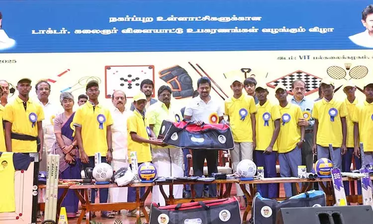 செங்கல்பட்டில் விளையாட்டு உபகரணங்கள் அடங்கிய தொகுப்புகள் வழங்கும் பணி - உதயநிதி ஸ்டாலின் தொடங்கி வைத்தார்