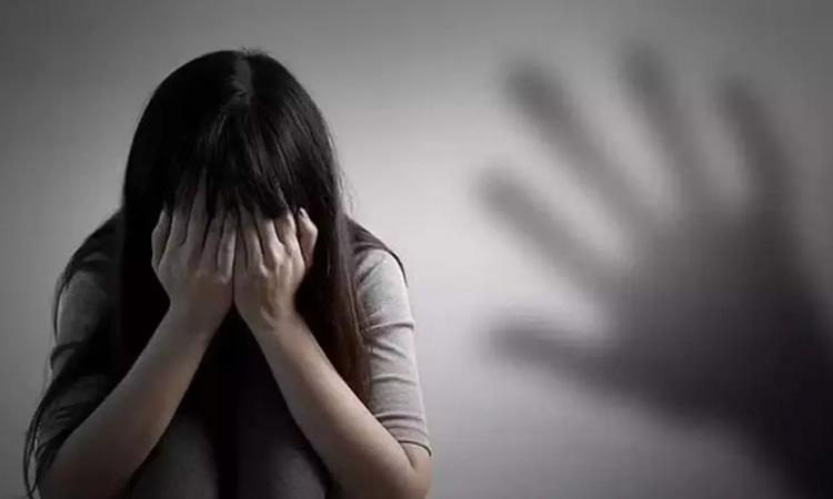 கோவிலுக்கு சாமி கும்பிட சென்ற மருத்துவ மாணவிக்கு பாலியல் தொல்லை... அதிர்ச்சி சம்பவம்