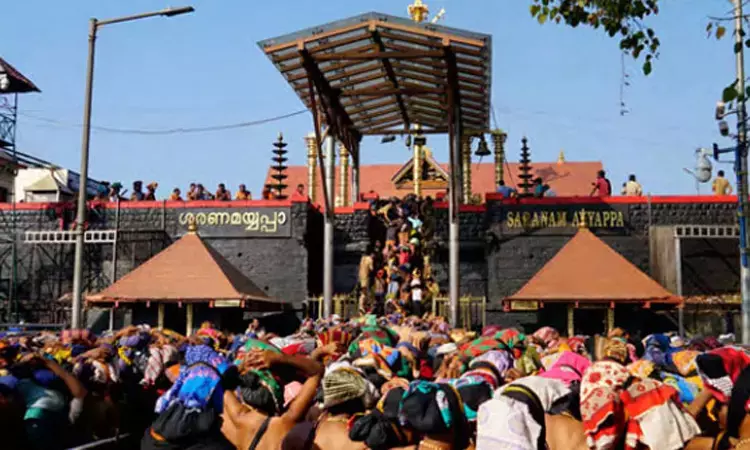 சபரிமலையில் கூட்டத்தை கட்டுப்படுத்த தேவசம்போர்டு தவறிவிட்டது - கேரள ஐகோர்ட்டு கண்டனம் சபரிமலையில் கூட்டத்தை கட்டுப்படுத்த தேவசம்போர்டு தவறிவிட்டது - கேரள ஐகோர்ட்டு கண்டனம்