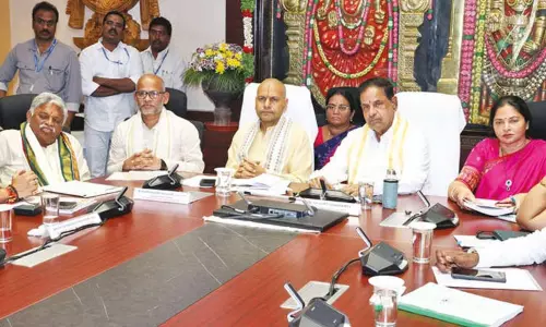 திருப்பதி வைகுண்ட துவார தரிசனம்.. சாதாரண பக்தர்களுக்கு முன்னுரிமை: தேவஸ்தான அவசர கூட்டத்தில் முடிவு