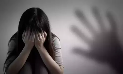 கோவிலுக்கு சாமி கும்பிட சென்ற மருத்துவ மாணவிக்கு பாலியல் தொல்லை... அதிர்ச்சி சம்பவம் கோவிலுக்கு சாமி கும்பிட சென்ற மருத்துவ மாணவிக்கு பாலியல் தொல்லை... அதிர்ச்சி சம்பவம்