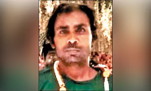 வறுமையால் 8 குழந்கைகளை பெற்ற கூலித் தொழிலாளி தூக்குப்போட்டு தற்கொலை