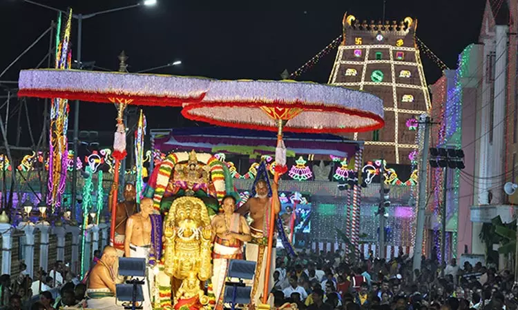 கார்த்திகை பிரம்மோற்சவ விழா: சிம்ம வாகனத்தில் யோக நரசிம்மராக எழுந்தருளிய பத்மாவதி தாயார்