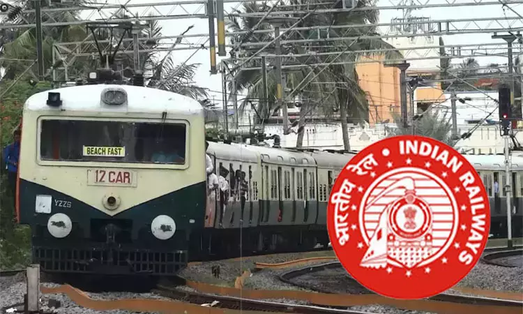 ஒரே தண்டவாளத்தில் ரெயில்கள் அருகருகே நிற்கலாமா? - தெற்கு ரெயில்வே விளக்கம்