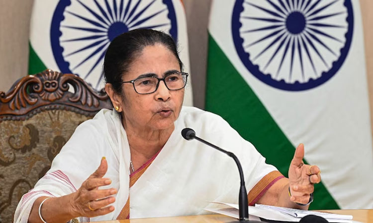 தேர்தல் ஆணையம் மனசாட்சியுடன் செயல்பட வேண்டும் - மம்தா பானர்ஜி