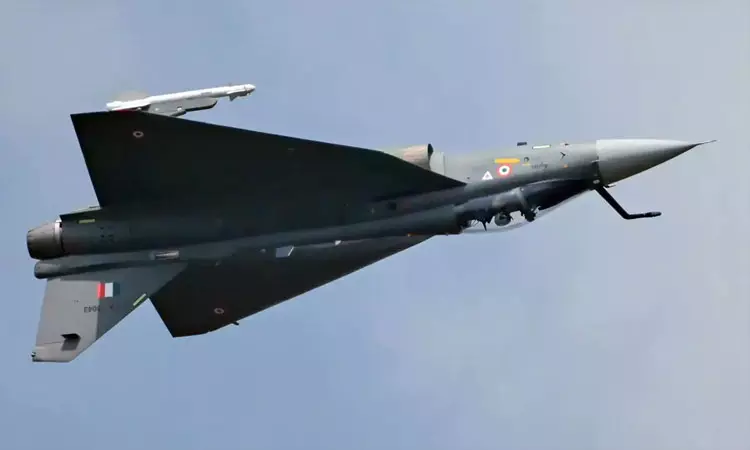 துபாய் கண்காட்சியில் பங்கேற்ற தேஜஸ் போர் விமானத்தில் எண்ணெய் கசிவு ஏற்பட்டதா? மத்திய அரசு விளக்கம்