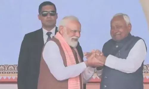 பீகார் முதல் மந்திரியாக நிதிஷ் குமார் பதவியேற்றார் - பிரதமர் மோடி, அமித்ஷா விழாவில் பங்கேற்பு பீகார் முதல் மந்திரியாக நிதிஷ் குமார் பதவியேற்றார் - பிரதமர் மோடி, அமித்ஷா விழாவில் பங்கேற்பு