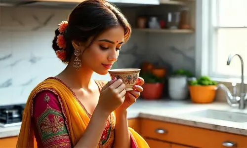 இந்தியர்கள், தேநீருடன் பால் சேர்த்து குடிப்பது ஏன்? இந்தியர்கள், தேநீருடன் பால் சேர்த்து குடிப்பது ஏன்?