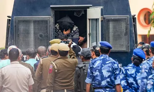 டெல்லி கார் வெடிப்பு சம்பவம் - மேலும் 4 பேர் கைது டெல்லி கார் வெடிப்பு சம்பவம் - மேலும் 4 பேர் கைது