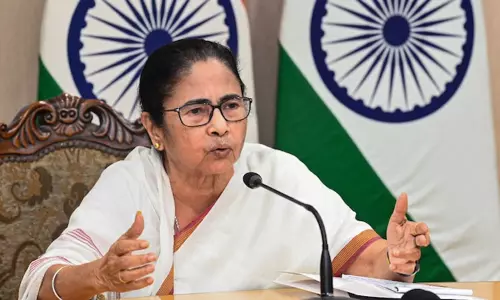 தேர்தல் ஆணையம் மனசாட்சியுடன் செயல்பட வேண்டும் - மம்தா பானர்ஜி தேர்தல் ஆணையம் மனசாட்சியுடன் செயல்பட வேண்டும் - மம்தா பானர்ஜி