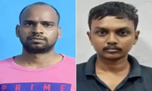 பல்வேறு மாவட்டங்களில் கைவரிசை: முகமூடி கொள்ளையர்கள் 2 பேர் கைது- கார், பணம் பறிமுதல் பல்வேறு மாவட்டங்களில் கைவரிசை: முகமூடி கொள்ளையர்கள் 2 பேர் கைது- கார், பணம் பறிமுதல்