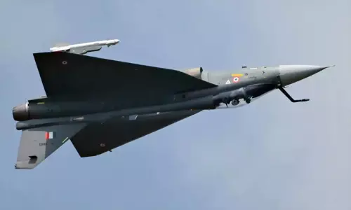 துபாய் கண்காட்சியில் பங்கேற்ற தேஜஸ் போர் விமானத்தில் எண்ணெய் கசிவு ஏற்பட்டதா? மத்திய அரசு விளக்கம்