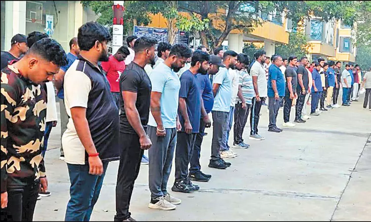 அடுத்த மக்கள் சந்திப்பு பயணத்திற்கு தயாராகிறார்: விஜய் மக்கள் பாதுகாப்பு படைக்கு தீவிர பயிற்சி அடுத்த மக்கள் சந்திப்பு பயணத்திற்கு தயாராகிறார்: விஜய் மக்கள் பாதுகாப்பு படைக்கு தீவிர பயிற்சி