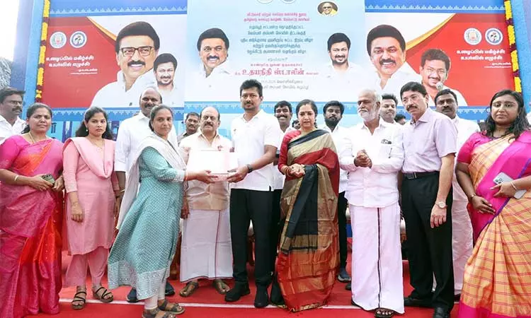 ரூ.89.70 கோடி மதிப்பீட்டில் 584 குடியிருப்புகள் - பயனாளிகளுக்கு ஒதுக்கீட்டு ஆணைகளை வழங்கினார் உதயநிதி ஸ்டாலின்