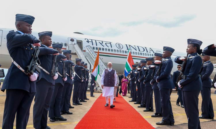 தென் ஆப்பிரிக்கா சென்றடைந்தார் பிரதமர் மோடி; ஜி20 உச்சி மாநாட்டில் பங்கேற்கிறார்...!