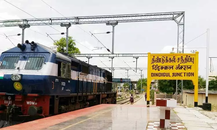 திண்டுக்கல் ரெயில் நிலையத்தில் 4 கிலோ கஞ்சா பறிமுதல் - போலீஸ் விசாரணை