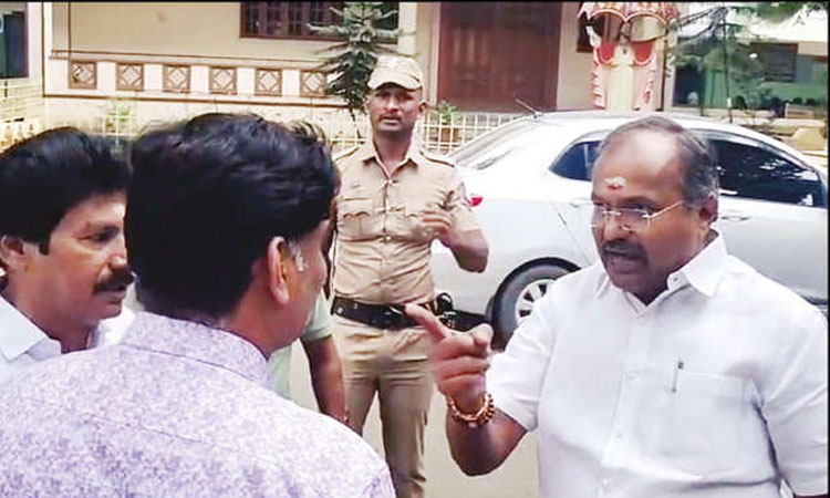 ஜூனியர் ஆக்கி உலக கோப்பை வரவேற்பு நிகழ்ச்சியை புறக்கணித்த அருள் எம்.எல்.ஏ.