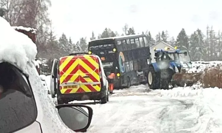 ஸ்காட்லாந்தில் கடும் பனிப்பொழிவால் 100 பள்ளிகள் மூடல்