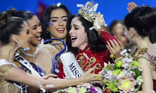 மிஸ் யுனிவர்ஸ் அழகி பட்டத்தை வென்றார் மெக்சிகோவின் பாத்திமா போஷ்.!