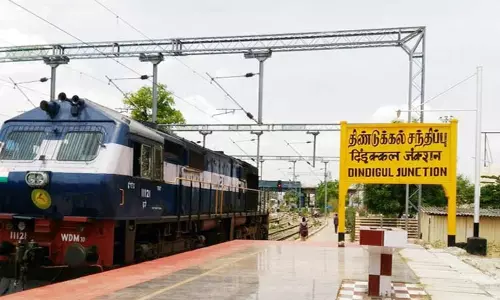 திண்டுக்கல் ரெயில் நிலையத்தில் 4 கிலோ கஞ்சா பறிமுதல் - போலீஸ் விசாரணை